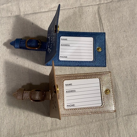 Graphique luggage tags. Like new condition - Picture 2 of 3